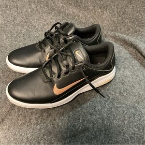 Nike Women's Vapor golf shoes black with a metallic red bronze Nike logo size 9